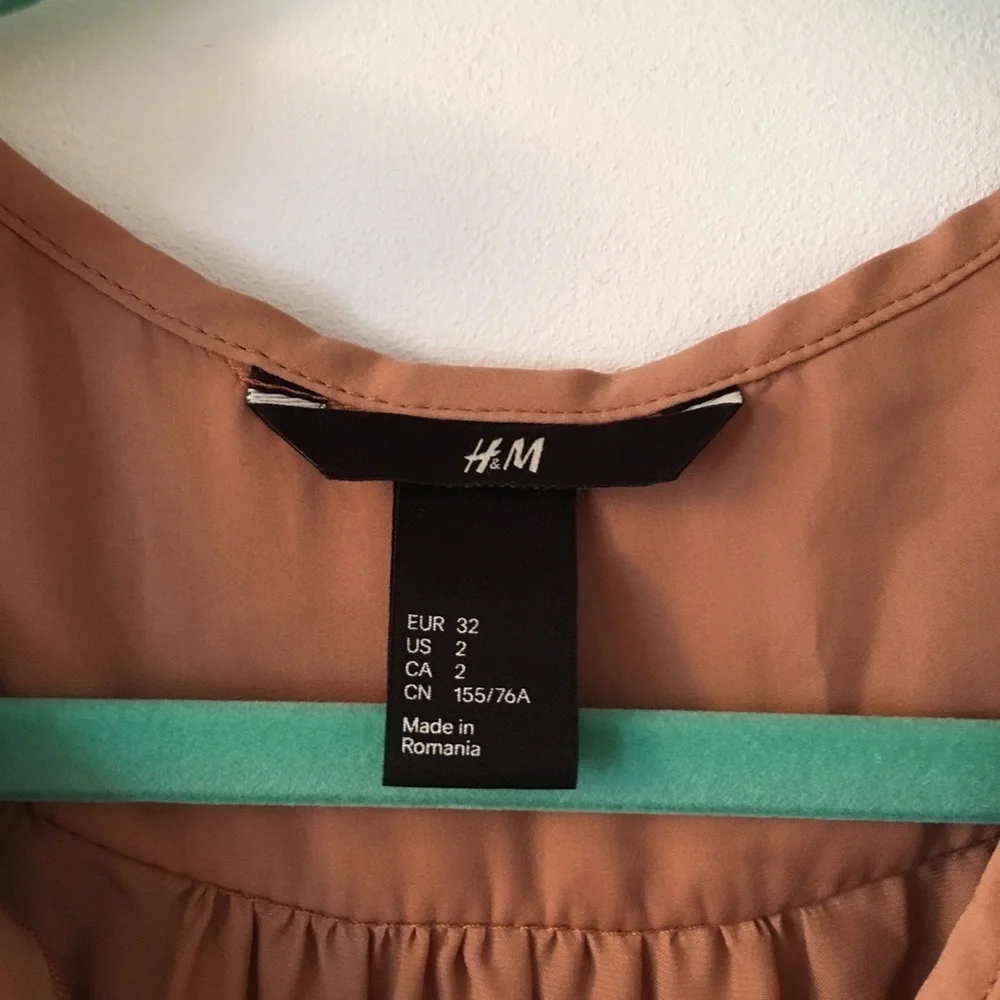 H&M Ruffle Satin Dress - Picture 5 of 5